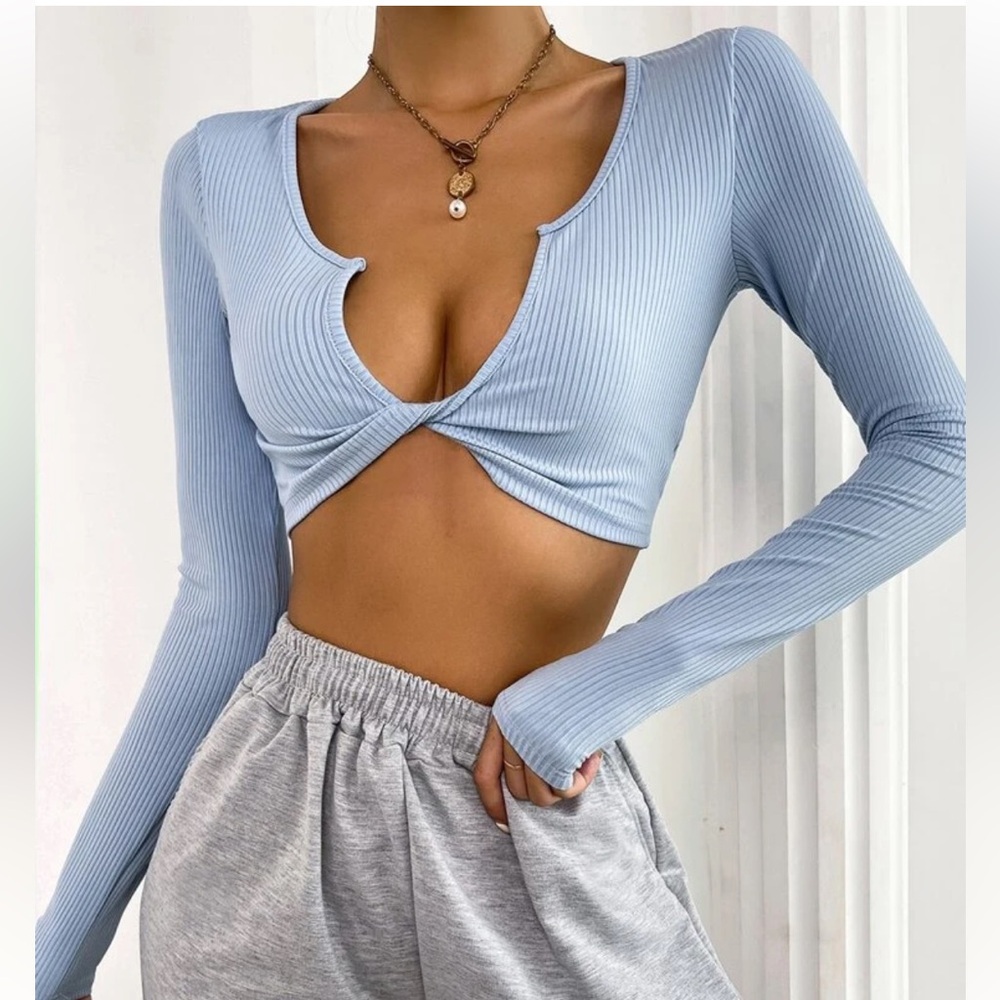 Twist front rib-knit long sleeve crop top